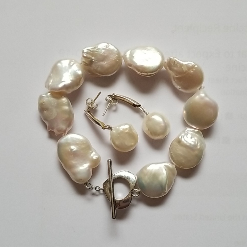 Baroque white pearl bracelet and earring set